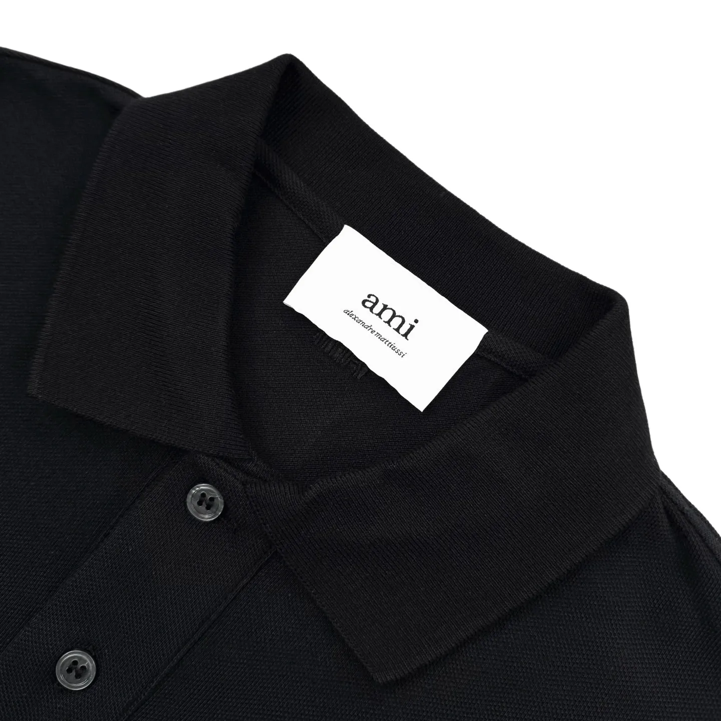 Ami Red love embroidered Polo shirt (Black). The fabric is made of custom-made dreamweaver honeycomb cotton. It has excellent texture and is comfortable and close to the skin. It is mainly made of deep Black. A bright red love heart jumps out on the chest and is embellished like a work of art. It complements the AMI embroidery on the back and adds brand recognition. It is the ultimate simplification of color. It also conveys the love and persistence of life. It uses imported machine embroidery technology and uses advanced computer control systems and precision mechanical components to realize Ami. Love embroidery work has high precision, the lines are smooth and delicate, and the fabrics have been washed, giving a better hand feel and texture. It is not easy to deform, shrink or fade, and maintains long-term beauty. Size:S-M-L-XL